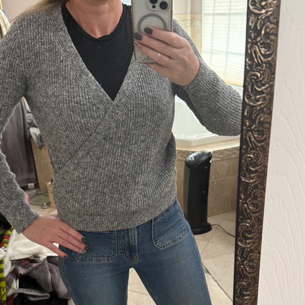 Abercrombie women’s V-neck sweater